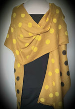 Load image into Gallery viewer, Cosy Throw Over Wrap Avamia 