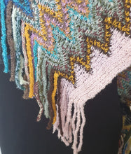 Load image into Gallery viewer, Zig Zag Pattern Fringe Poncho Zizu