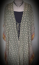 Load image into Gallery viewer, Palme Block Print Vert Kimono Cinnamon Creations 