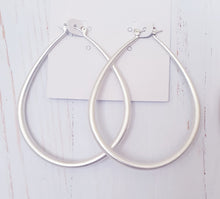 Load image into Gallery viewer, Janelle Earrings Enhance Accessories 