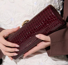 Load image into Gallery viewer, Karina Clutch Bag Angels Whisper 