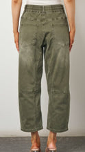 Load image into Gallery viewer, Barrel Jeans Khaki Wakee Denim 