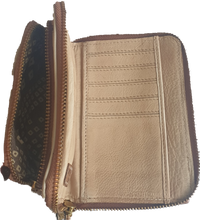 Load image into Gallery viewer, Kali Wallet Cream Art n Vintage 
