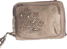 Load image into Gallery viewer, Kali Wallet Cream Art n Vintage