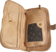 Load image into Gallery viewer, Wilder Wallet Art N Vintage 