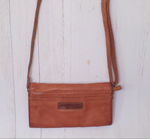 Load image into Gallery viewer, Portsea Clutch Art n Vintage 