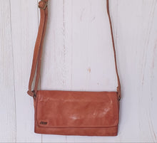 Load image into Gallery viewer, Portsea Clutch Art n Vintage 
