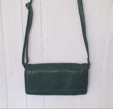 Load image into Gallery viewer, Portsea Clutch Art n Vintage 