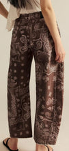 Load image into Gallery viewer, Smaibulun Printed Barrel Jeans