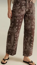 Load image into Gallery viewer, Smaibulun Printed Barrel Jeans