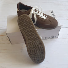 Load image into Gallery viewer, Caper Sneakers Wildfire Shoes