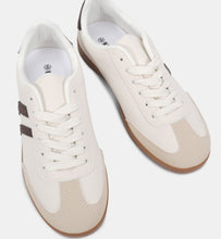 Load image into Gallery viewer, Caper Sneakers Wildfire Shoes
