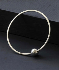 The SOPHIE-ANNA Single Ball Bangle
