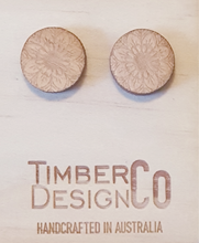 Load image into Gallery viewer, Timber Design Co Stud 