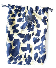 Load image into Gallery viewer, Cadelle Leather Soft Clutch Luna